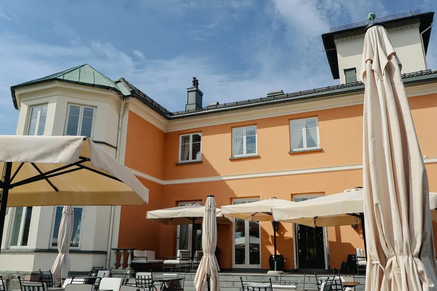 The façade