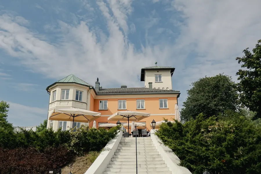 The façade