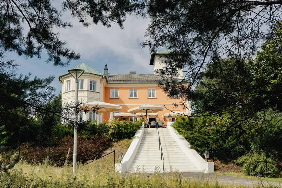 The façade