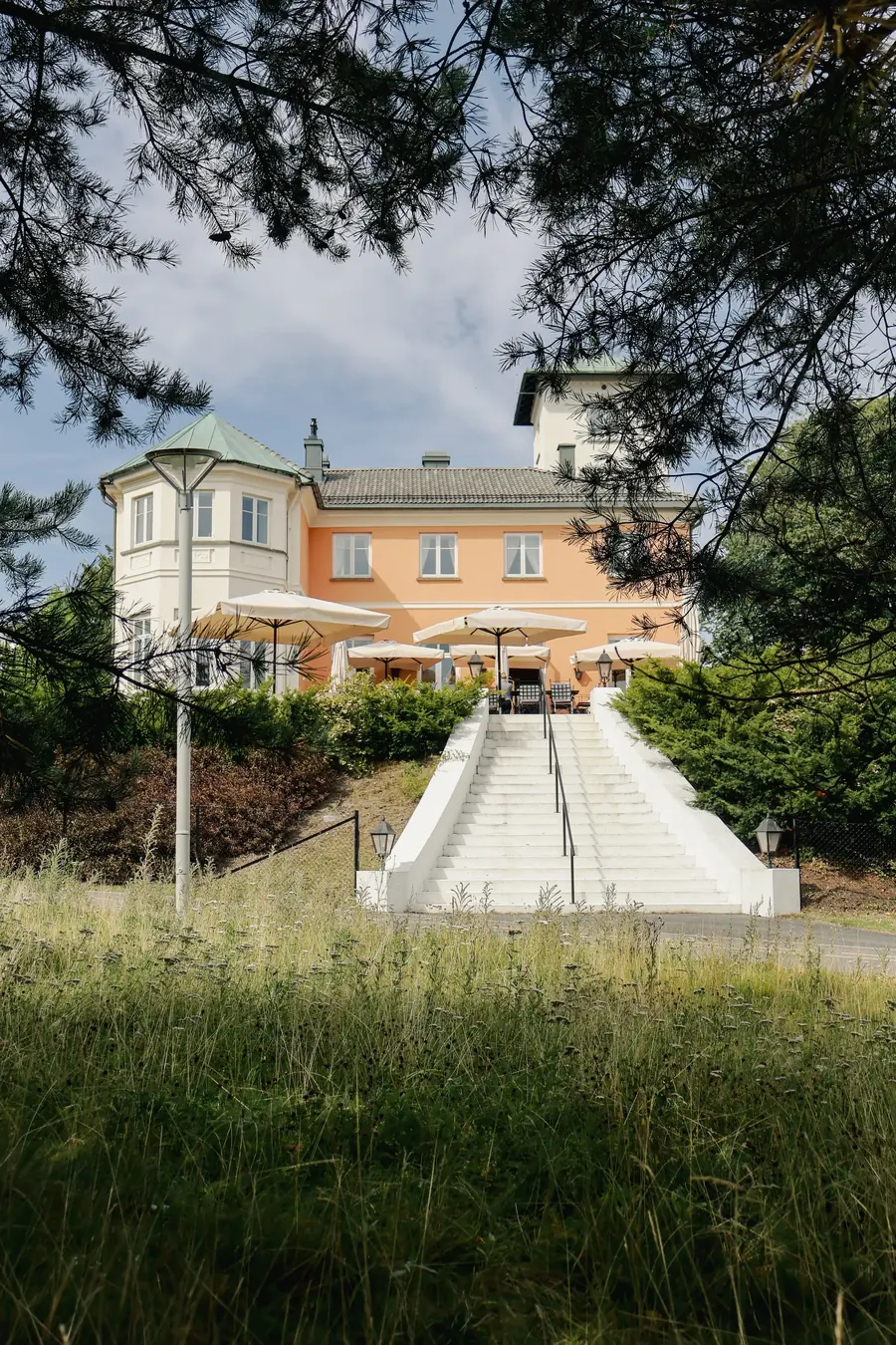 The façade