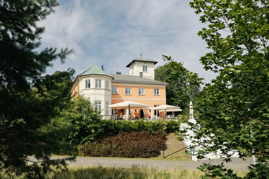 The façade