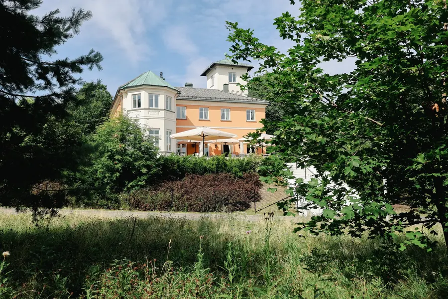 The façade