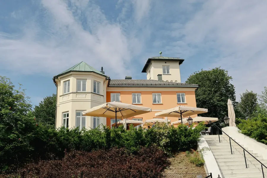 The façade