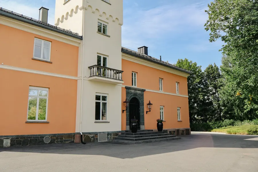 The façade