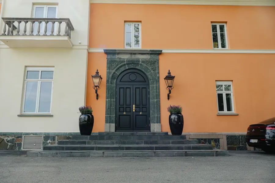 The façade
