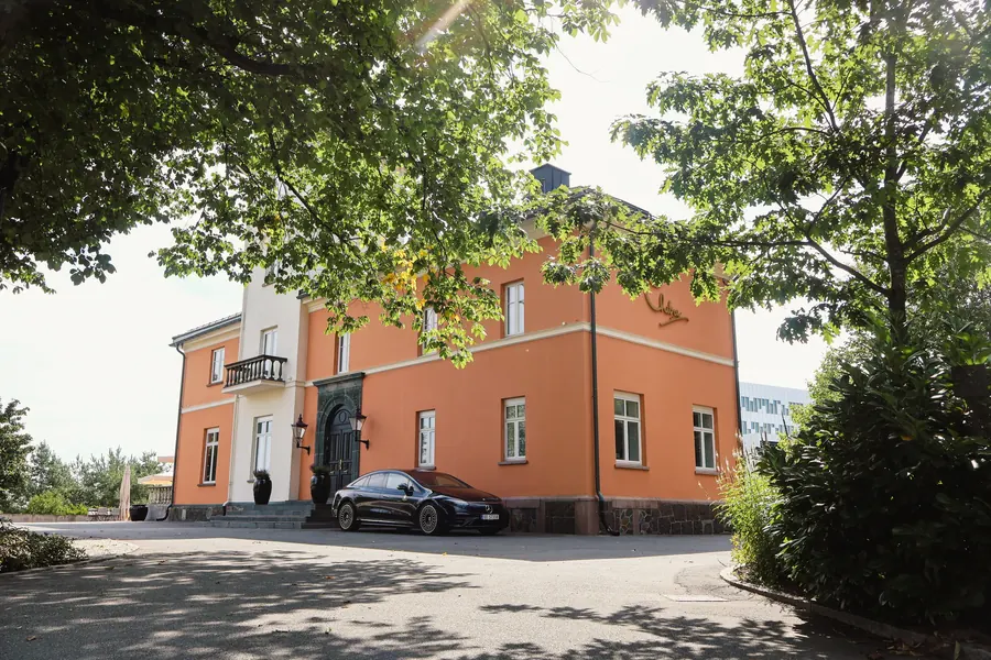 The façade