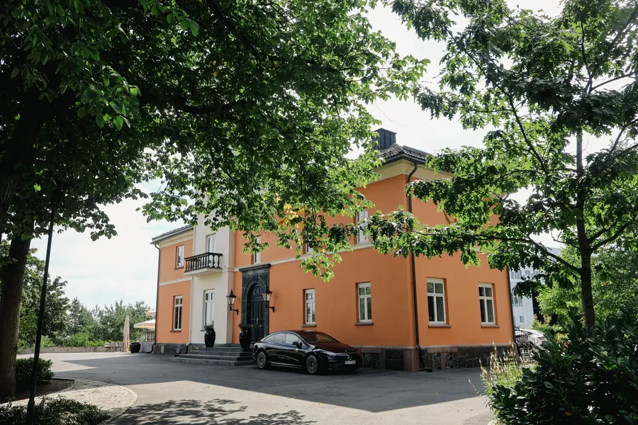 The façade