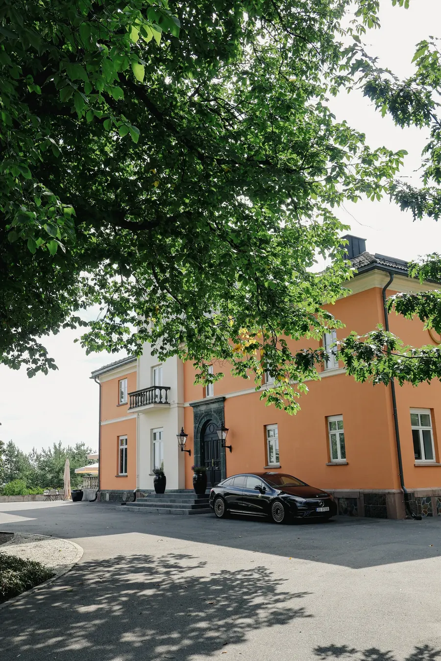 The façade