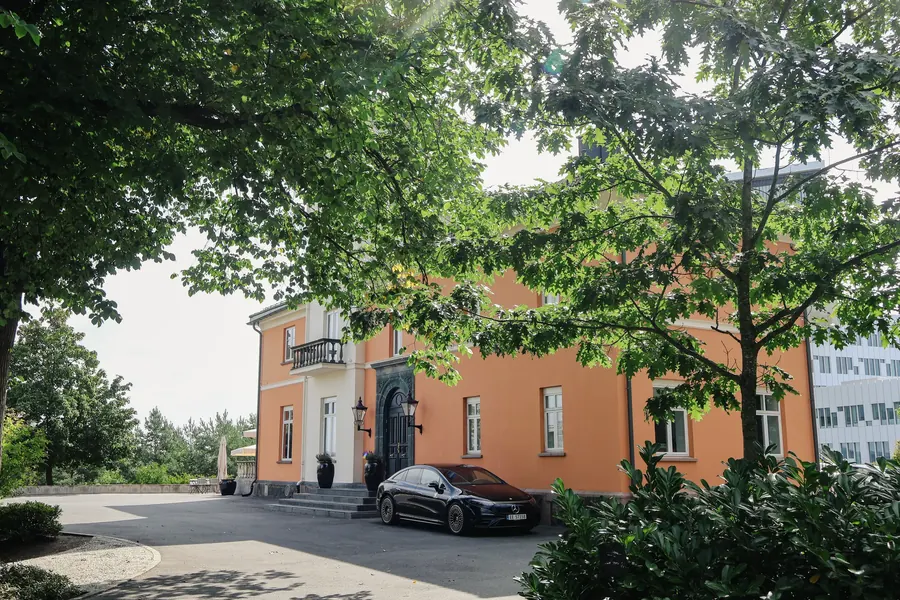 The façade