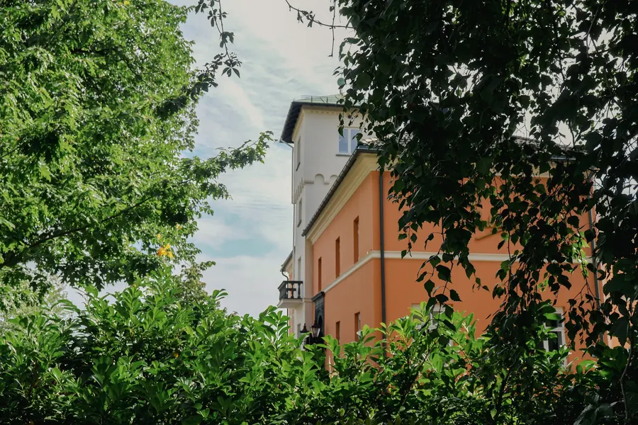 The façade