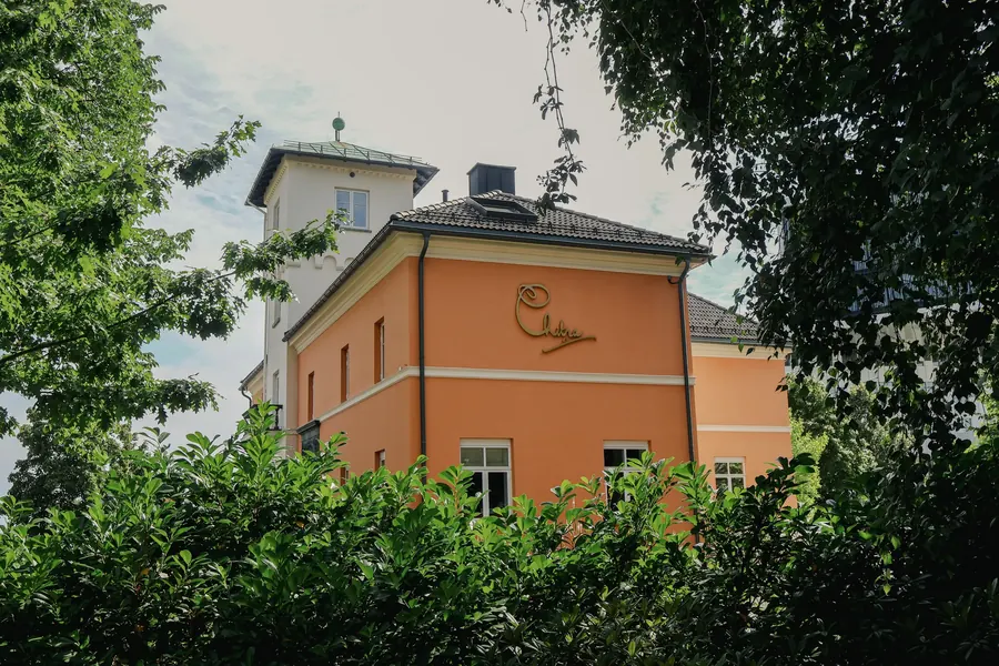 The façade