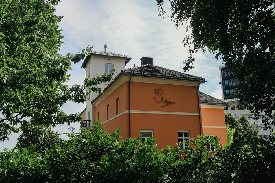 The façade