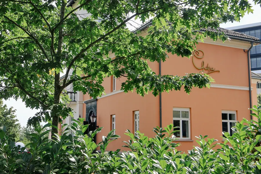 The façade