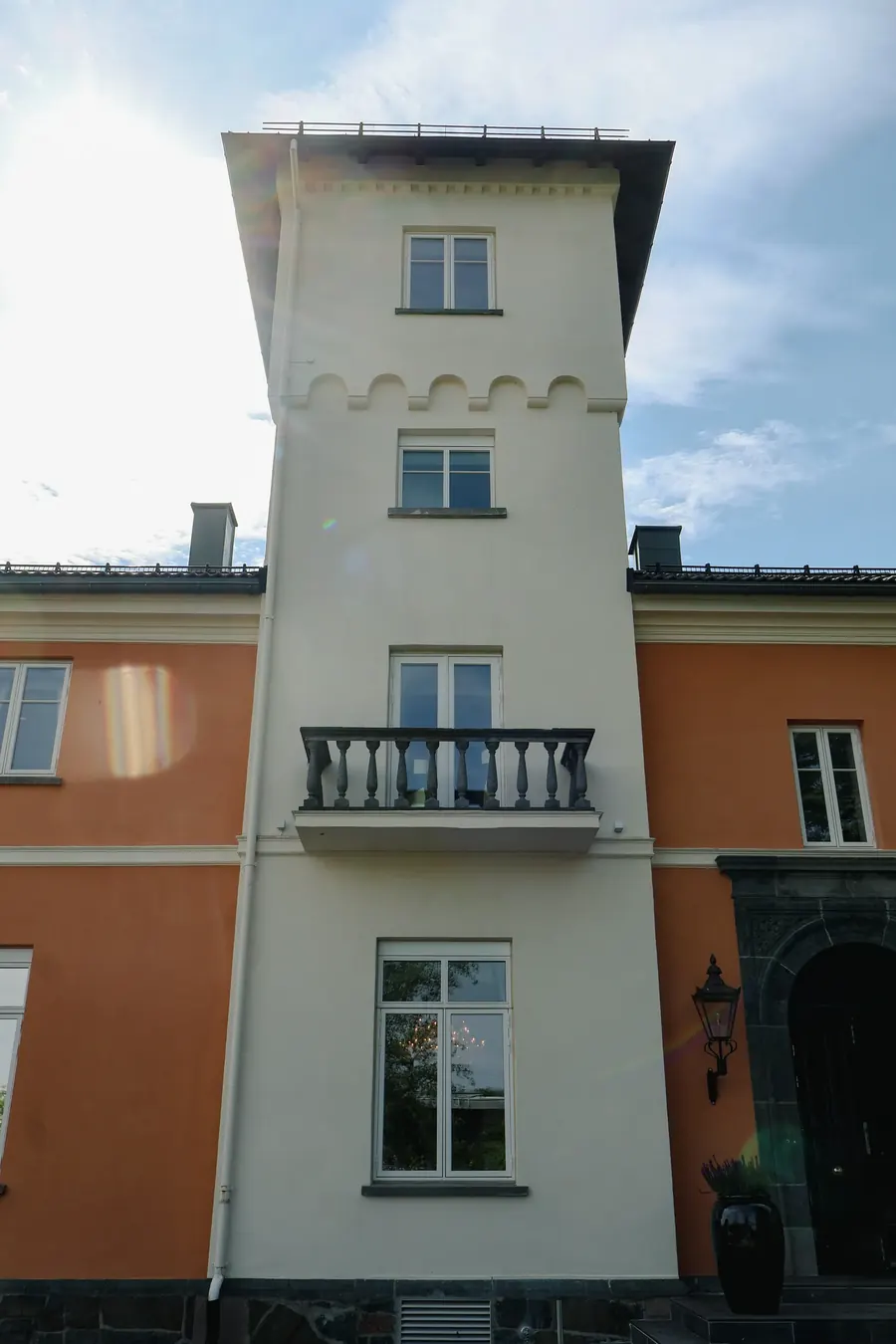 The façade