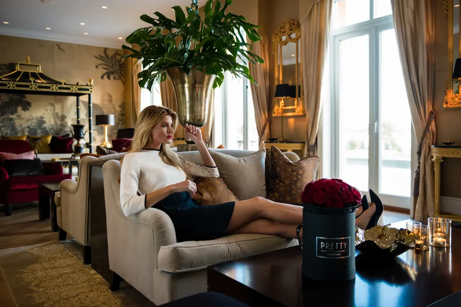A guest in the salon