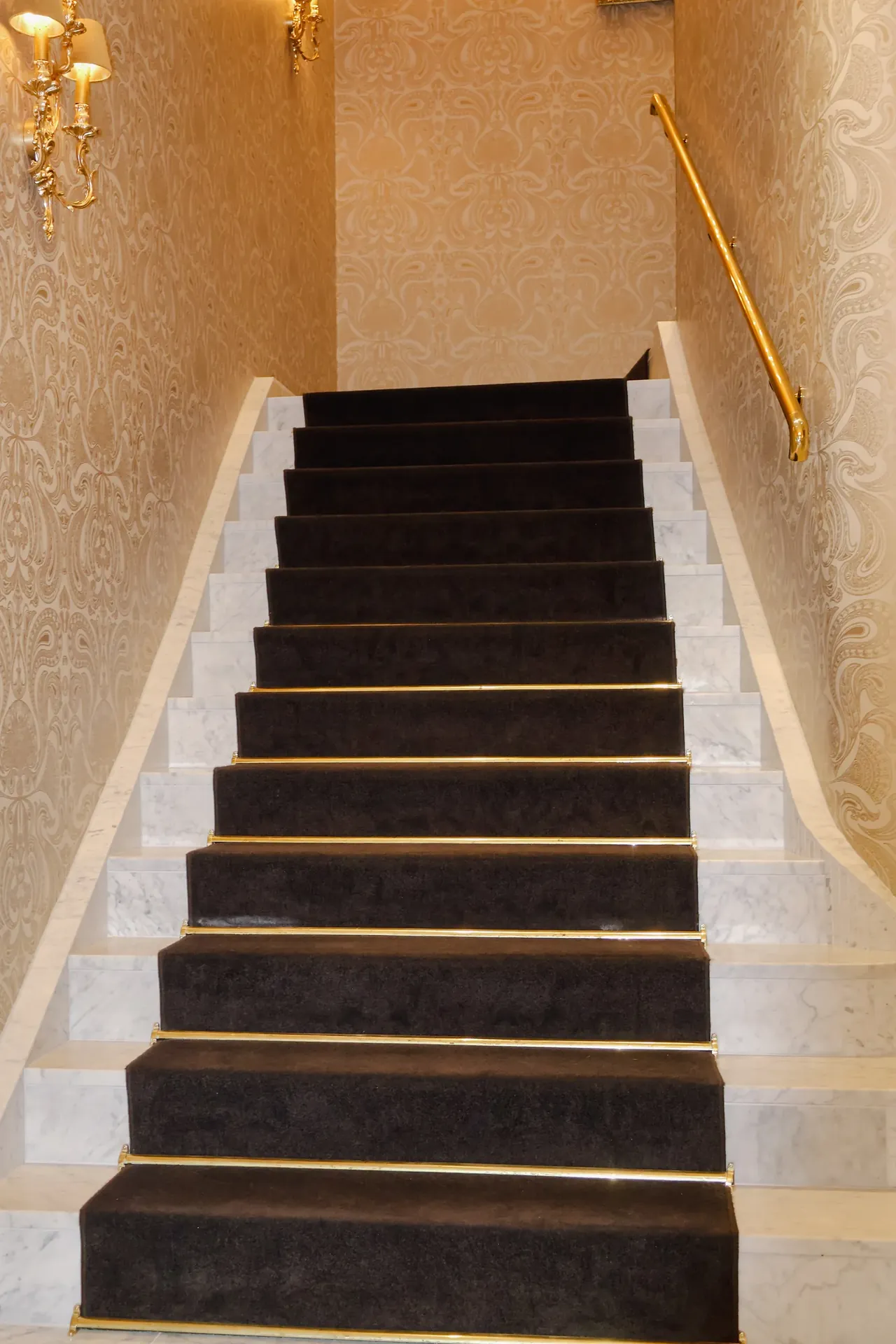 Trappen opp til 2. etasje